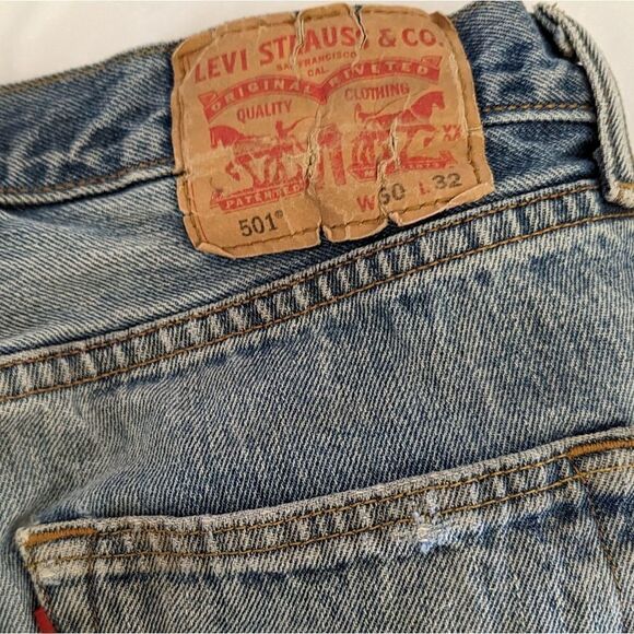 Levi's 501 Distressed Cut Off Shorts Size 30 #408 - Picture 10 of 10